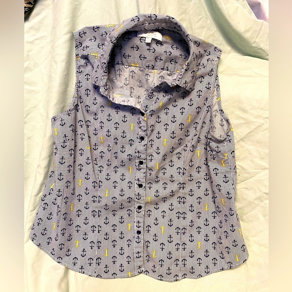 Coral Bay Women’s Sleeveless Button Down Shirt
